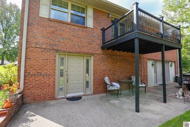 Spacious 4 bedroom, 2 bathroom brick home offering just under 2 - photo 9
