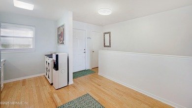 Breathtaking views from every angle! This remodeled top-floor - photo 11