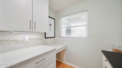 Breathtaking views from every angle! This remodeled top-floor - photo 12