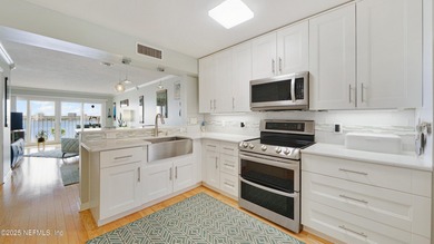 Breathtaking views from every angle! This remodeled top-floor - photo 13
