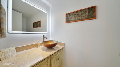 Breathtaking views from every angle! This remodeled top-floor - photo 15