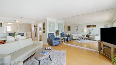 Breathtaking views from every angle! This remodeled top-floor - photo 17