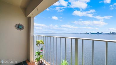 Breathtaking views from every angle! This remodeled top-floor - photo 19
