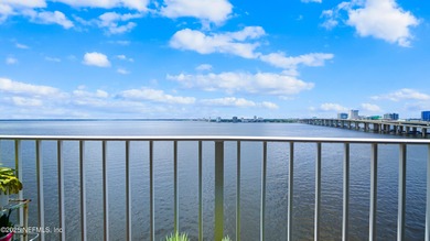 Breathtaking views from every angle! This remodeled top-floor - photo 20