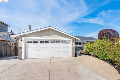 Experience the unparalleled blend of prime location, vibrant - photo 2