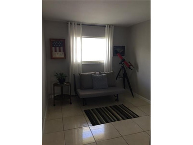 INVESTOR SPECIAL!! Charming and Bright 2bed/1bath Unit in - photo 4