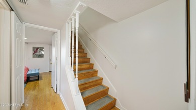Breathtaking views from every angle! This remodeled top-floor - photo 25