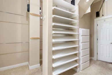 Experience a life of luxury at this gorgeous golf course home - photo 25