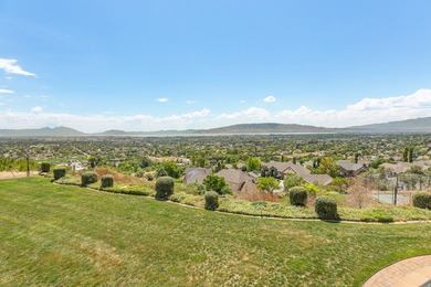The impressive valley views are the first thing. This East Bench - photo 25