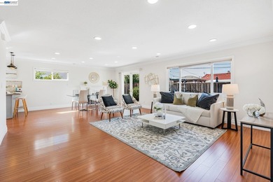 Experience the unparalleled blend of prime location, vibrant - photo 6