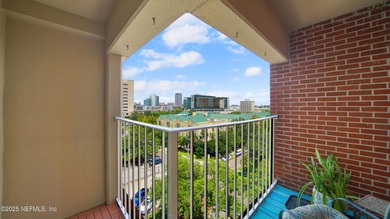 Breathtaking views from every angle! This remodeled top-floor - photo 26