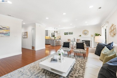 Experience the unparalleled blend of prime location, vibrant - photo 7