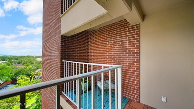 Breathtaking views from every angle! This remodeled top-floor - photo 27