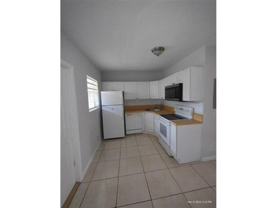 INVESTOR SPECIAL!! Charming and Bright 2bed/1bath Unit in - photo 7