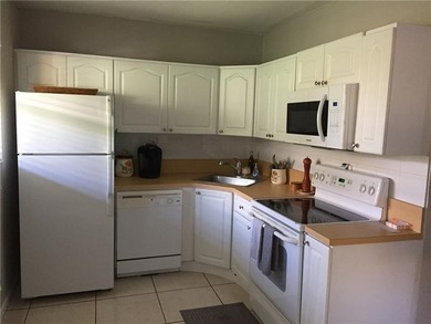 INVESTOR SPECIAL!! Charming and Bright 2bed/1bath Unit in - photo 8
