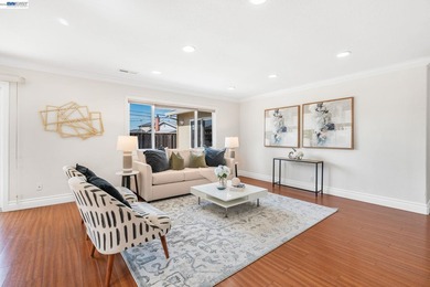 Experience the unparalleled blend of prime location, vibrant - photo 9