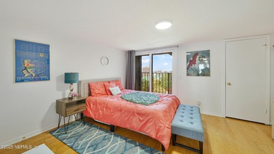 Breathtaking views from every angle! This remodeled top-floor - photo 29