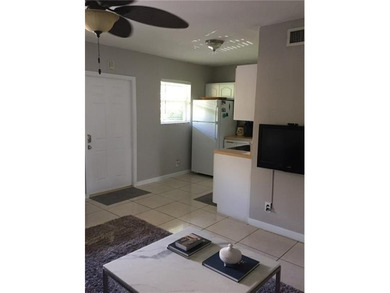 INVESTOR SPECIAL!! Charming and Bright 2bed/1bath Unit in - photo 9