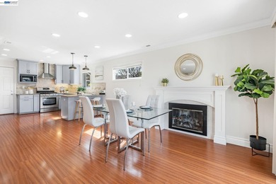 Experience the unparalleled blend of prime location, vibrant - photo 10