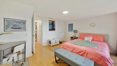 Breathtaking views from every angle! This remodeled top-floor - photo 30