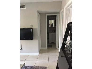 INVESTOR SPECIAL!! Charming and Bright 2bed/1bath Unit in - photo 10