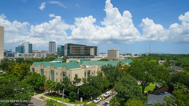 Breathtaking views from every angle! This remodeled top-floor - photo 33