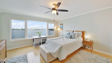 Breathtaking views from every angle! This remodeled top-floor - photo 36