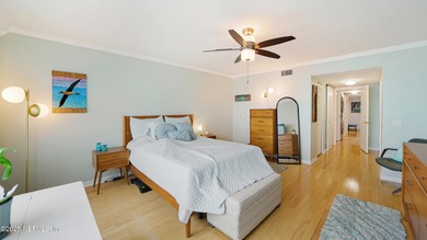Breathtaking views from every angle! This remodeled top-floor - photo 37