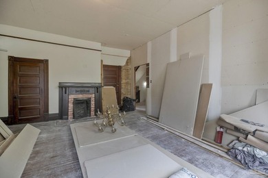 Let your imagination breathe new life into this historic Queen - photo 38