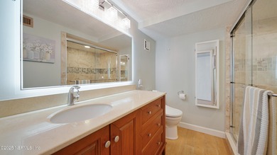 Breathtaking views from every angle! This remodeled top-floor - photo 39