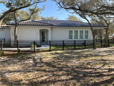 Royal Oaks is a bay-front community with - photo 2