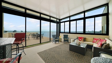 Breathtaking views from every angle! This remodeled top-floor - photo 45