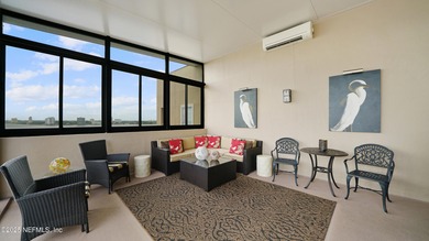 Breathtaking views from every angle! This remodeled top-floor - photo 46