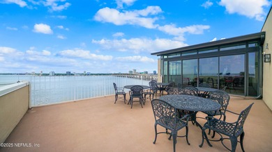 Breathtaking views from every angle! This remodeled top-floor - photo 49