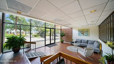 Breathtaking views from every angle! This remodeled top-floor - photo 50