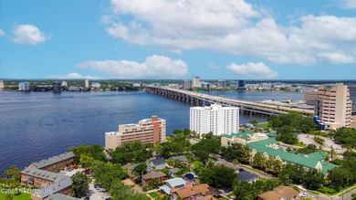 Breathtaking views from every angle! This remodeled top-floor - photo 52