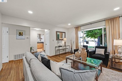 Outstanding 3 bedroom 2 full bath home in a desirable north - photo 4