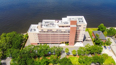 Breathtaking views from every angle! This remodeled top-floor - photo 55
