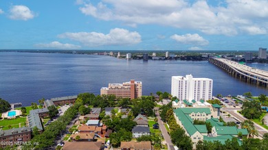 Breathtaking views from every angle! This remodeled top-floor - photo 59