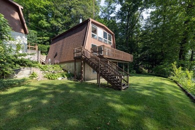 This four-bedroom, two-bath, 2,116-square-foot two-story cabin - photo 4