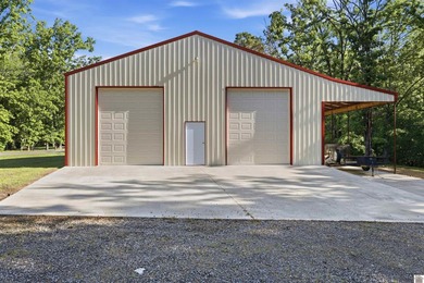 Spacious living with privacy and room to enjoy the outdoors, all - photo 4