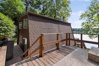 This four-bedroom, two-bath, 2,116-square-foot two-story cabin - photo 6