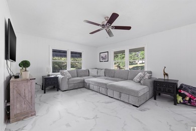 Spacious living with privacy and room to enjoy the outdoors, all - photo 6