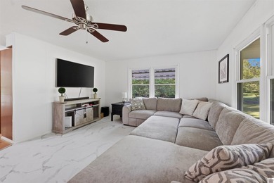 Spacious living with privacy and room to enjoy the outdoors, all - photo 7