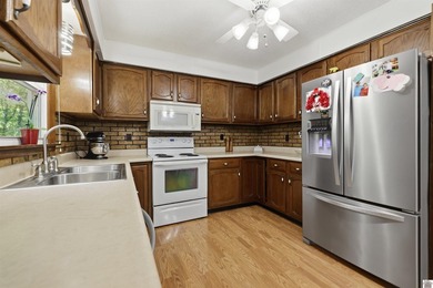 Spacious living with privacy and room to enjoy the outdoors, all - photo 9