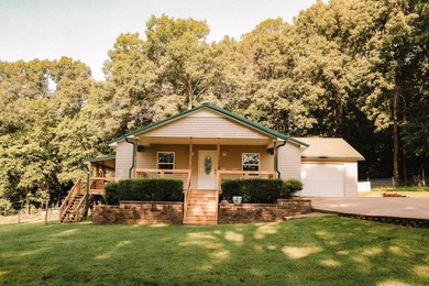 Great 3-bedroom, 2-bath home in a very secluded area in the - photo 1