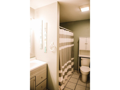 Great 3-bedroom, 2-bath home in a very secluded area in the - photo 4