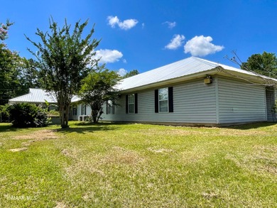 Click our 3D TOUR link! Great price on this versatile property