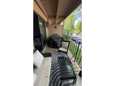 Stunning, updated 2 bed 2 bath condo in superb Minnetonka - photo 21