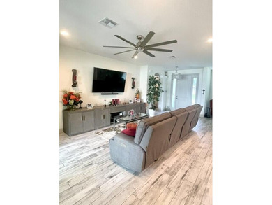 Shows like a model! This SPECTACULAR Custom 4 Bedroom 3 Bath - photo 10